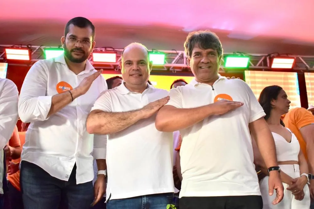 Foto: Divulgação / Carlos, o vice na chapa, Mário de Benedito, e Franklin Leite.