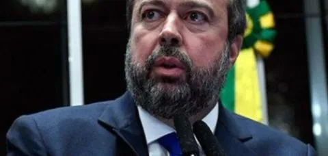 Horário de verão deve voltar em novembro caso chuvas não aumentem, diz ministro