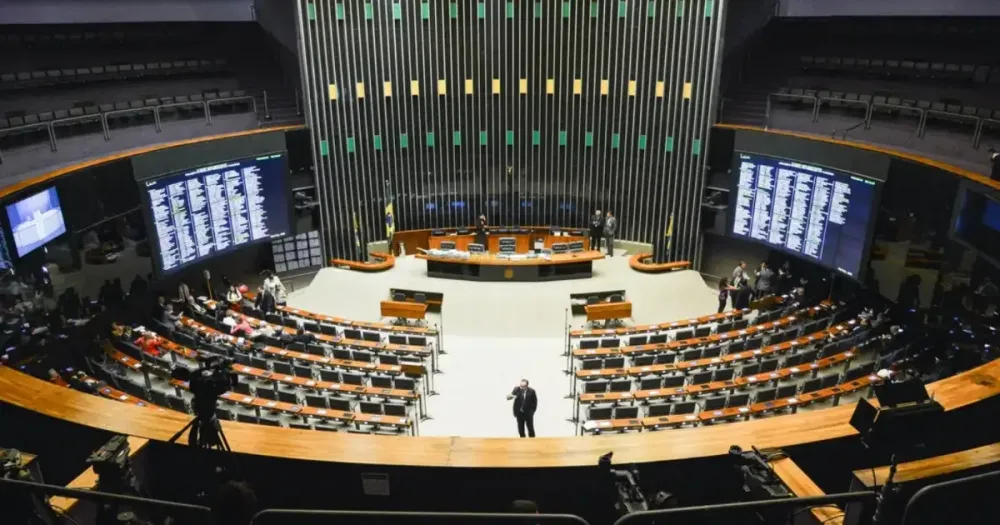 Para “tornar aborto desnecessário”, deputado quer criar “Bolsa Vida”; entenda