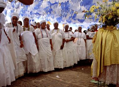 Mãe recupera guarda da filha tirada após ritual de iniciação no candomblé
