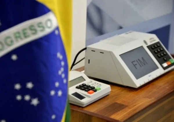 Possíveis candidatos “laranjas” receberam R$ 55 mi do Fundão, cerca de R$ 1,7 mil por voto