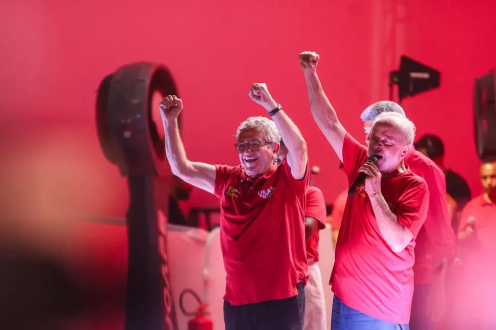 Em comício, Lula diz que Caetano foi “melhor prefeito de Camaçari”