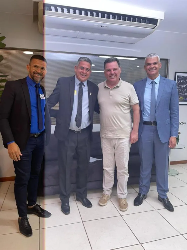 Jurandy Carvalho, Pablo Roberto e Valdemir Santos fazem visita ao presidente nacional do PSDB
