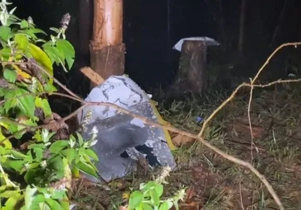 Bombeiros encontram caixa-preta de avião de empresa baiana que caiu no interior de SP