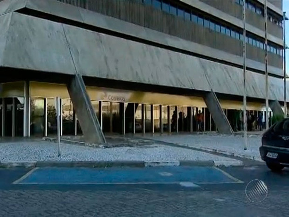 Em greve, funcionários dos Correios mantêm efetivo de 30% para atender serviços essenciais na Bahia