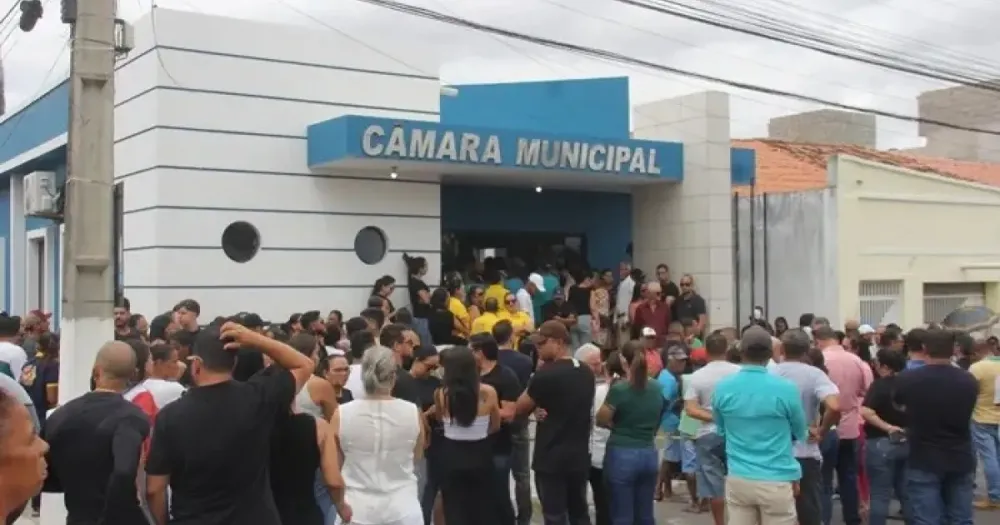 Corpo de vereador mais votado em cidade baiana é sepultado sob comoção