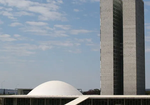 Governo e Casa Civil chegam a consenso, e corte de gastos deve ser feito por meio de PEC, diz jornal