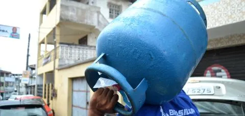 Gás de cozinha fica mais caro na Bahia a partir desta sexta-feira (1º)