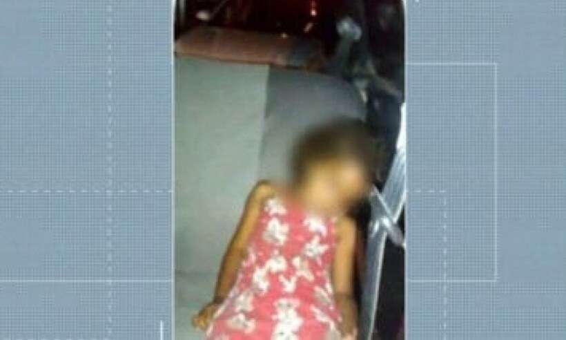 Menina é esquecida pela avó dentro de carro de aplicativo; motorista só percebeu em casa