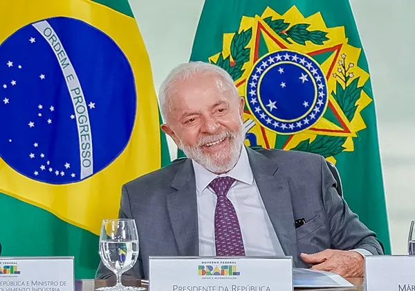 Governo adia anúncio do pacote de corte de gastos após reunião com Lula e ministros