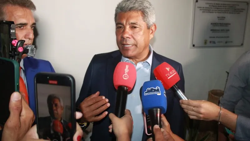 Governador sinaliza positivamente para criação de seguro para policiais; assista