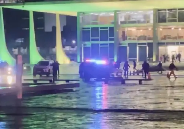 Após explosão de bomba, homem morre na frente do STF; vídeo