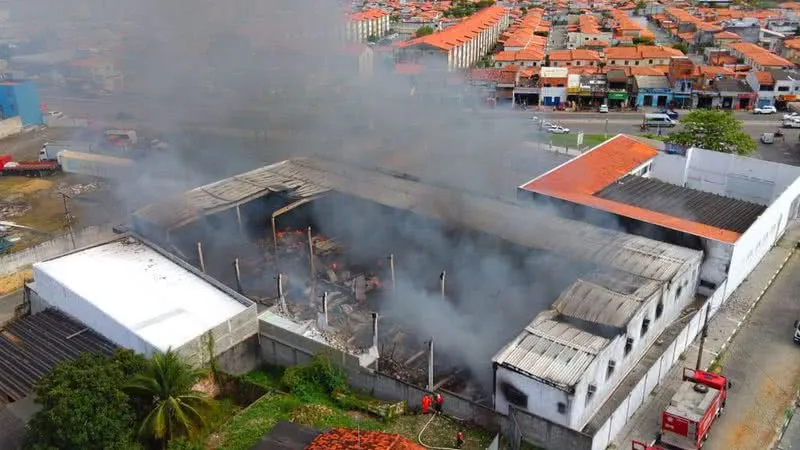 Empresário chinês é preso suspeito de mandar incendiar galpões e lojas de concorrente na Bahia