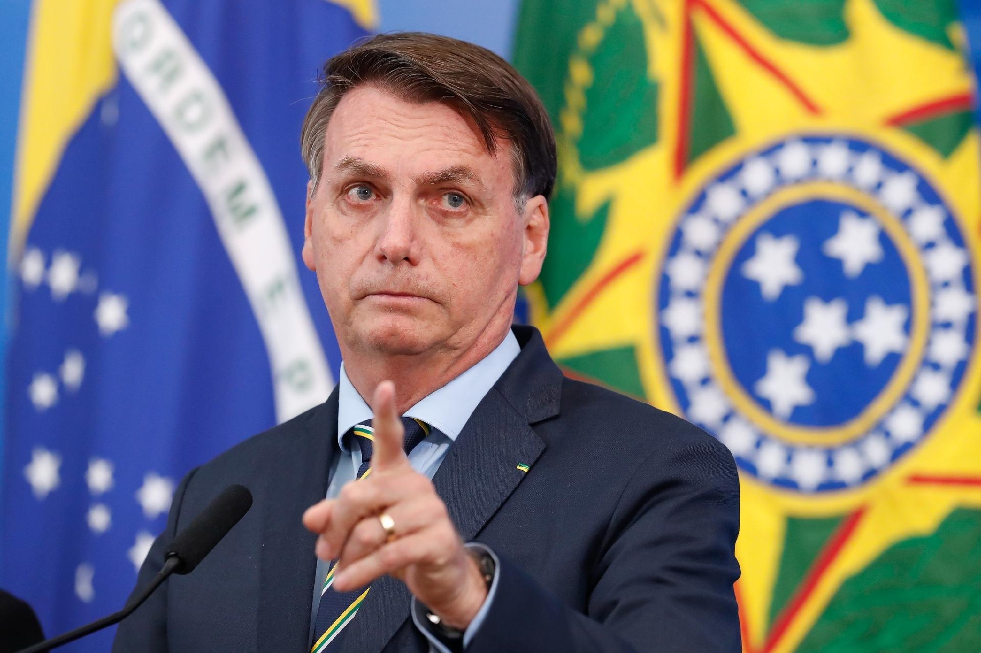Bolsonaro sinaliza diminuição no valor do auxílio emergencial: 'R$ 600 pesa muito'