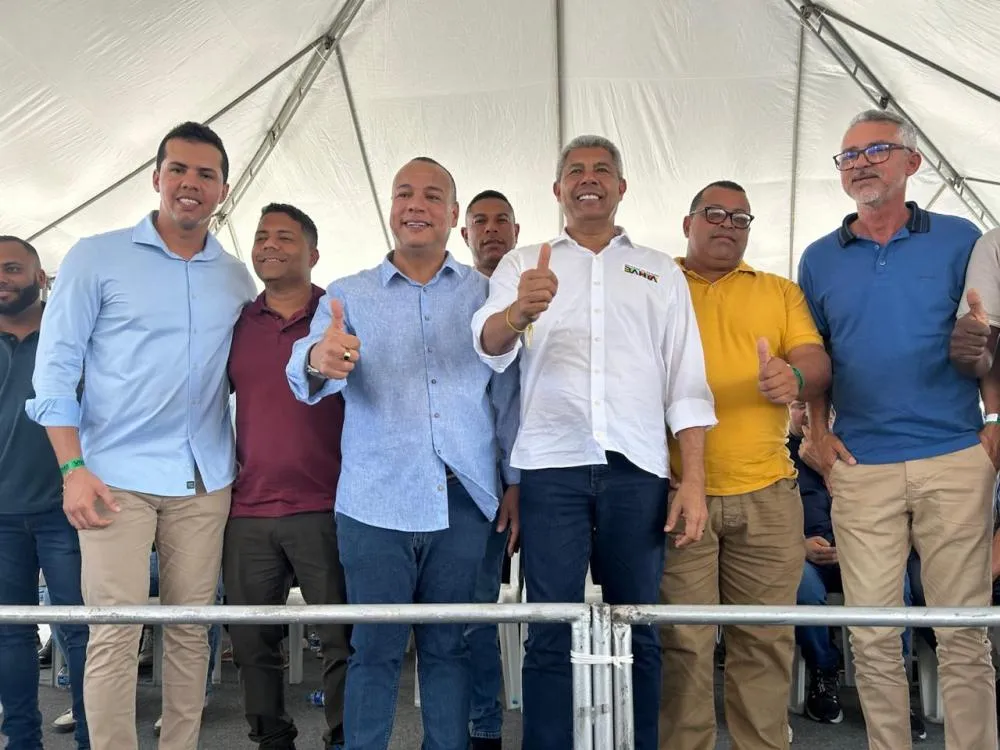 Inaugurações em Água Fria contam com a presença de Jerônimo Rodrigues e Renan de Ziza