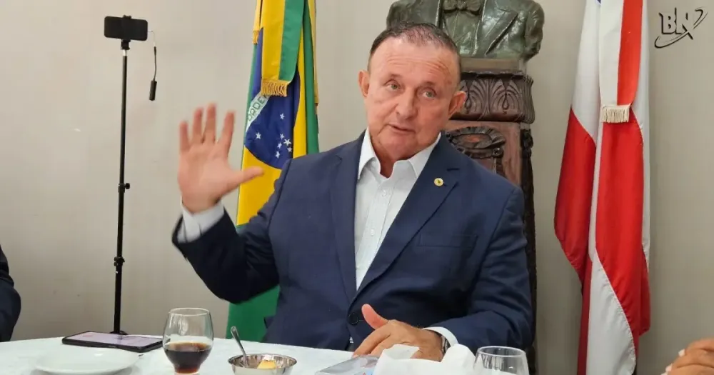 Adolfo Menezes admite que deputados são “reféns” de parlamentar acusado de chefiar milícia em Feira; Deputado repudia fala