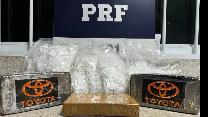 PRF prende mulher que levava mais de 5 kg de drogas em ônibus na Bahia
