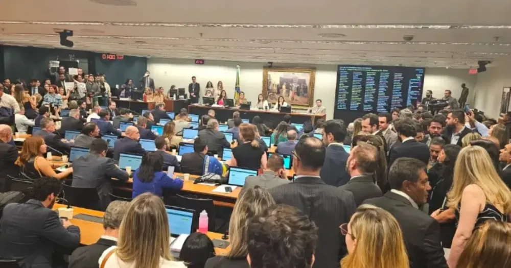 Câmara vai atrás de ex-deputados que deixaram dívidas ao fim de mandatos