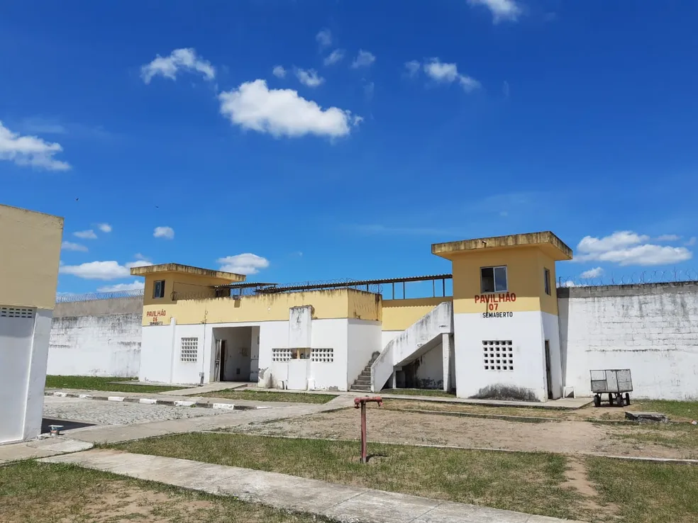 Bahia tem mais de 60% dos presídios com superlotação; polícia busca pelos 16 detentos foragidos do Conjunto Penal de Eunápolis