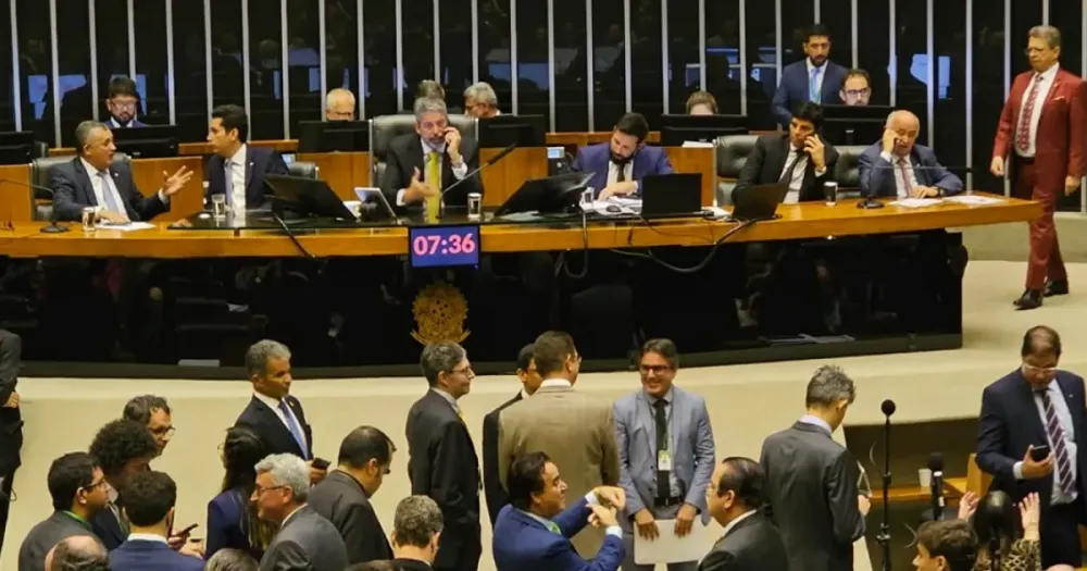 Câmara encerra votação do primeiro projeto de corte de gastos, derruba volta do DPVAT e limita bloqueio de emendas