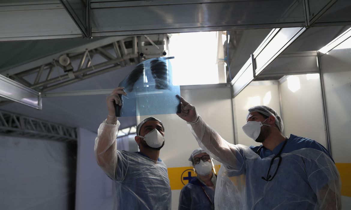 Bolsonaro assina lei que autoriza receita online; Prática da telemedicina é liberada