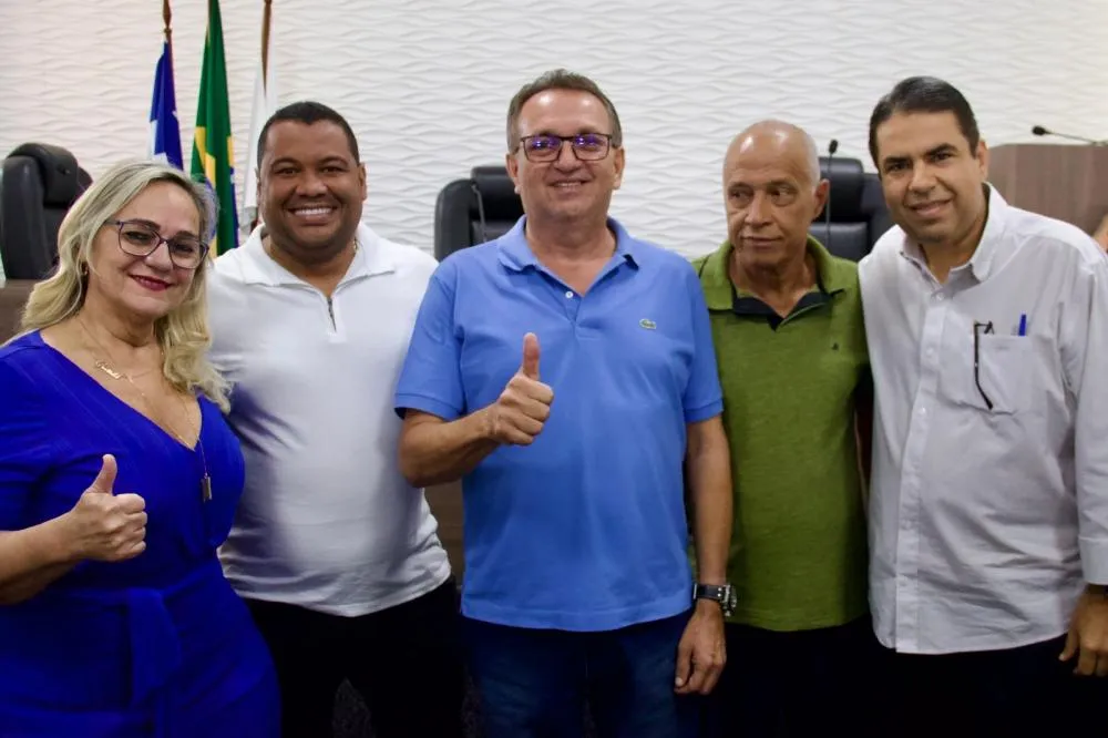 Ednaldo Ribeiro é eleito presidente do Consórcio Territorial do Recôncavo e derrota Thiancle Araújo