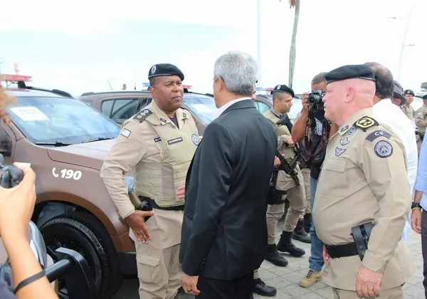 Decreto sobre força policial não fere autonomia dos estados, diz Jerônimo ao subscrever carta