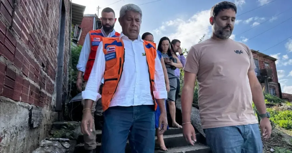Governador visita municípios do sul da Bahia afetados pelas chuvas e garante ações de reestruturação