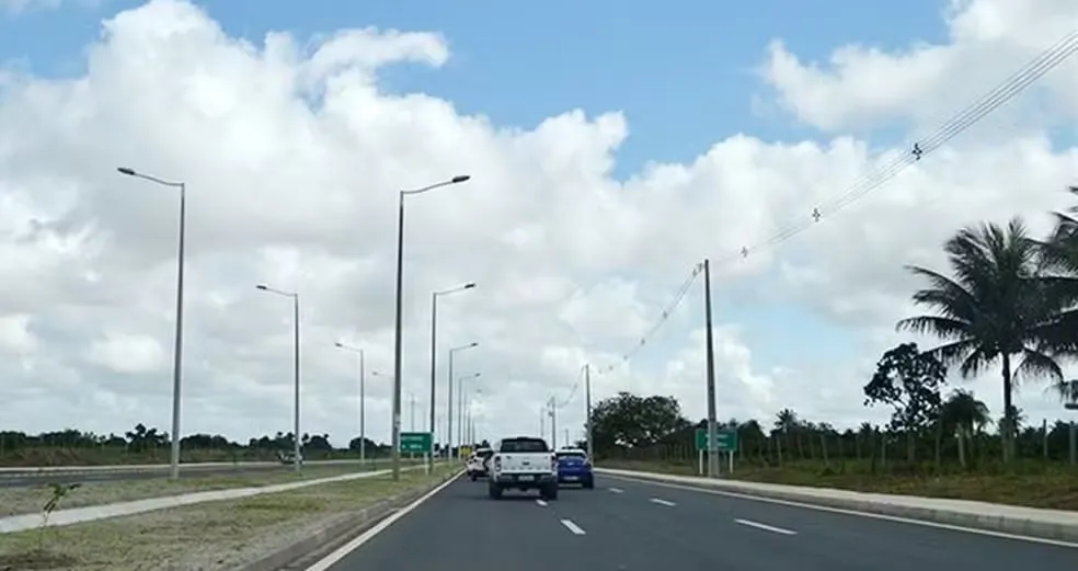 Homem reage a tentativa de assalto e é baleado na cabeça em Feira de Santana; vítima está internada em estado gravíssimo