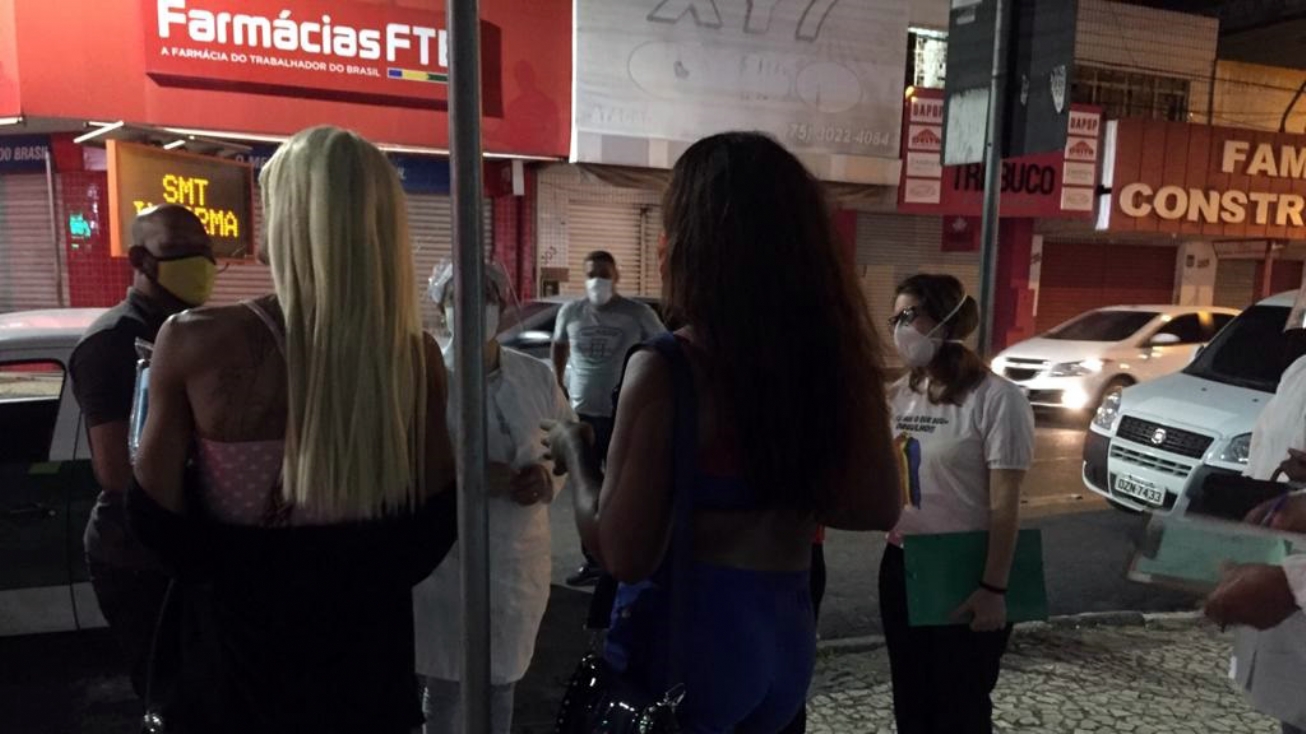 Travestis e transexuais são submetidas a testes rápidos para diagnóstico de DSTs