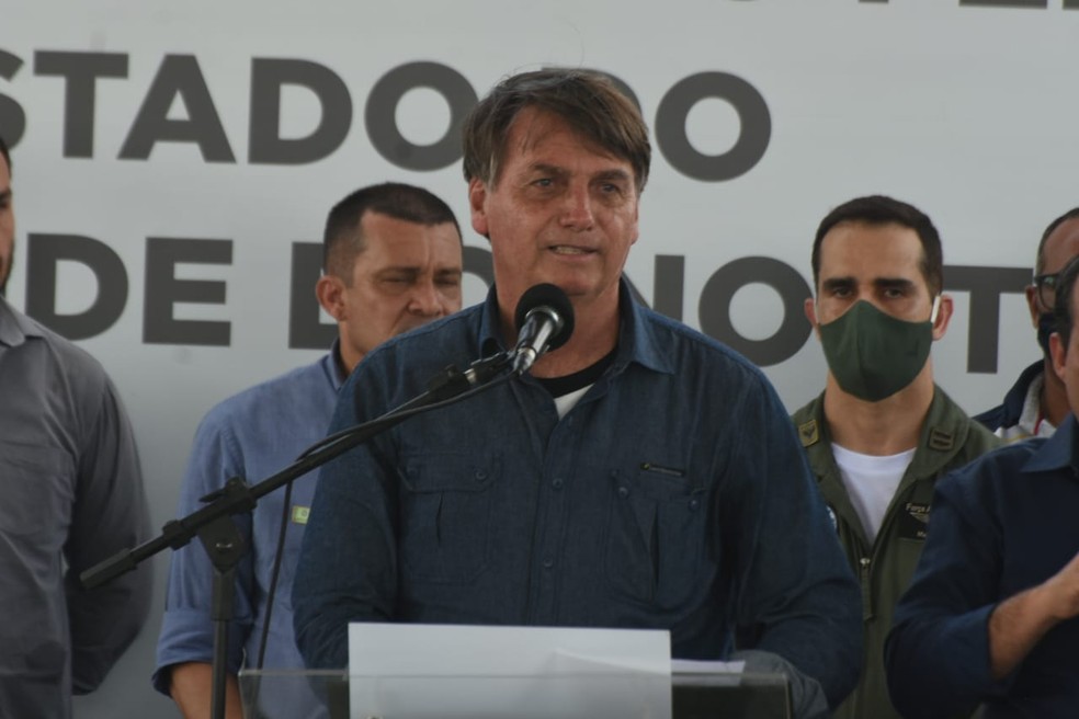 Bolsonaro garante auxílio emergencial até o fim de 2020; parcelas seguem em análise