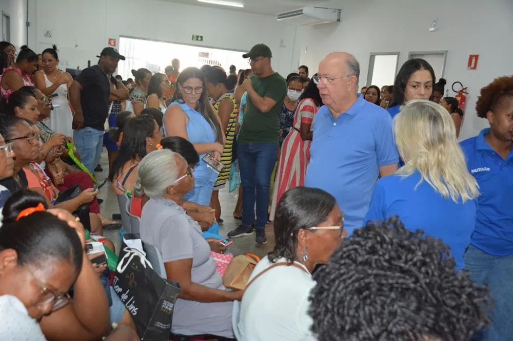 Prefeito José Ronaldo visita unidade parceira do projeto “100 Dias Sem Fila”
