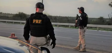 PRF na Bahia registra aumento de apreensões de armas, maconha e cigarros em 2024