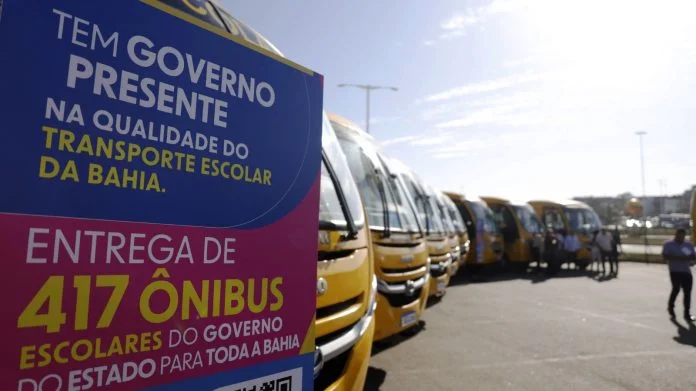 Governo do Estado amplia mobilidade de estudantes do interior com entrega de 417 ônibus escolares