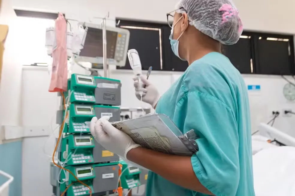 Governo divulga processo seletivo para contratação de 3,7 mil profissionais na saúde; salários podem chegar a R$ 5 mil