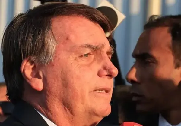 Em reunião fechada, Bolsonaro fala sobre chances de fugir do Brasil, diz colunista