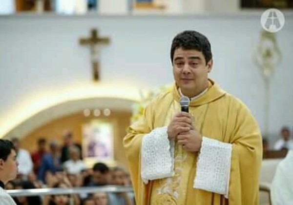 Padre acusado de desviar R$ 60 milhões de fiéis compra casa de luxo em Guarajuba