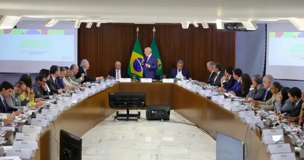 “De vez em quando a gente erra” em escolha de ministros, diz Lula