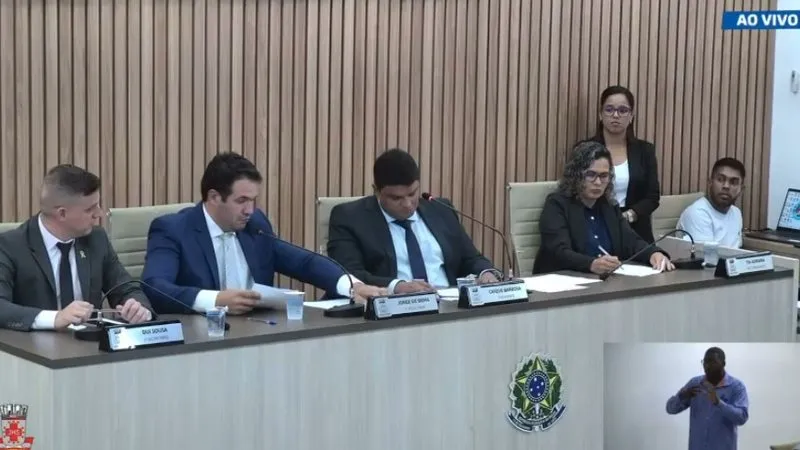 Vereador suspeito de esfaquear esposa pede licença de 120 dias do mandato