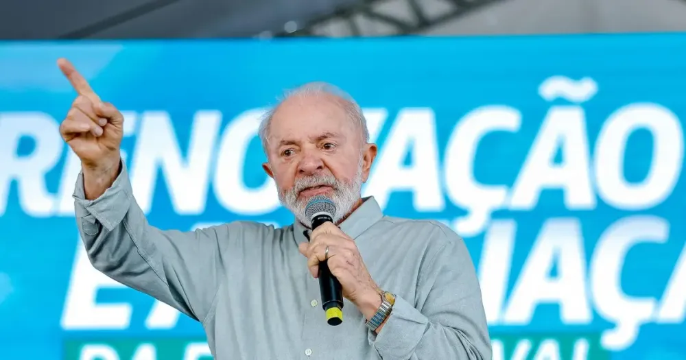 Lula se queixa de vazamentos em reta final antes de reforma ministerial