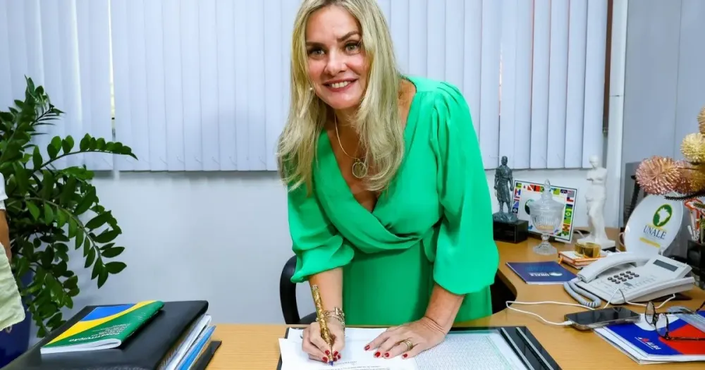 Ivana Bastos faz história e assume presidência da ALBA após 190 anos