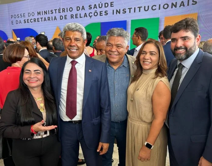 Jerônimo defende mais recursos para a saúde em posse de ministros