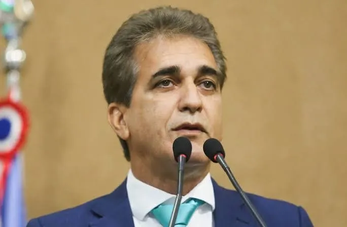 Deputado Robinson Almeida celebra aprovação do programa Bahia Alfabetizada e valorização dos professores