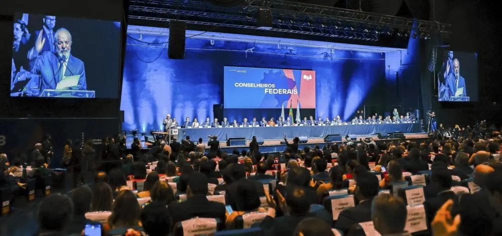 Lula defende regulação para combate às “oligarquias digitais”