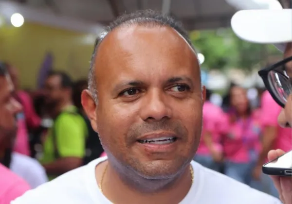 Vereador arrisca portunhol e quer “expulsión” de chefe da Conmebol por fala racista; veja