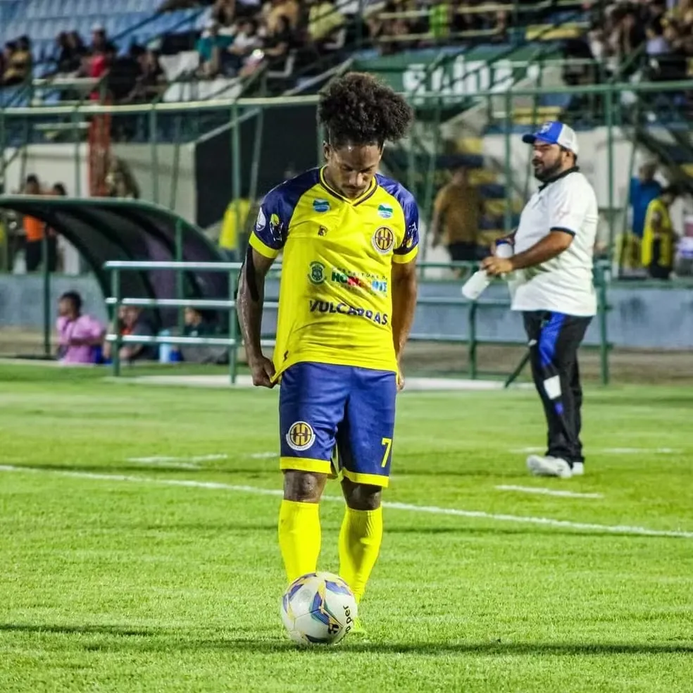 Jogador de futebol é preso suspeito de estupro, assaltos e extorsões contra 11 mulheres na Bahia