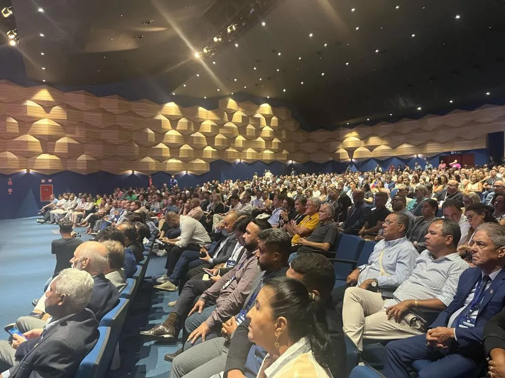 Governador Jerônimo Rodrigues participa do encerramento de congresso para varejistas