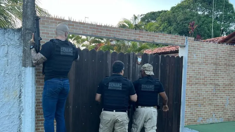 Responsável por logística de facção morre após trocar tiros durante operação policial na Bahia; cinco pessoas são presas