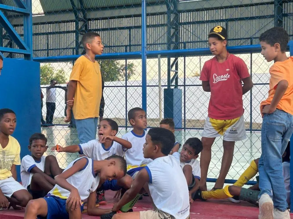 Prefeito de Santa Bárbara inaugura quadra poliesportiva 