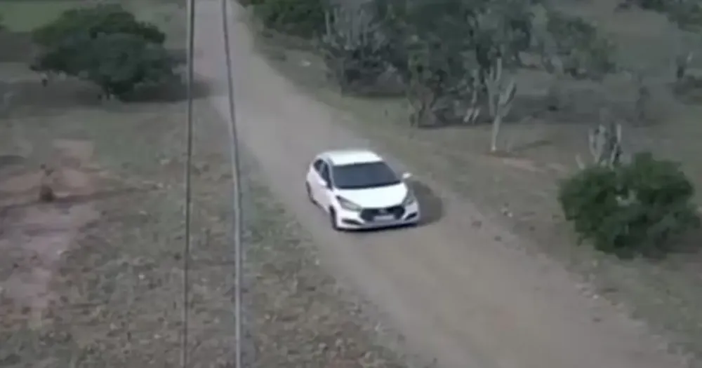 Casal e filho de três anos são feitos reféns enquanto seguiam para fazenda no interior da Bahia